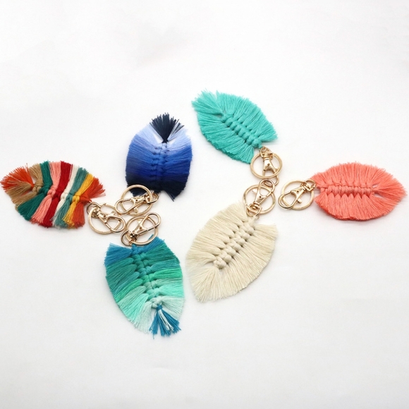 Assorted 4-Pack Leaf Shape Fringe Keychain - Picture 4 of 11